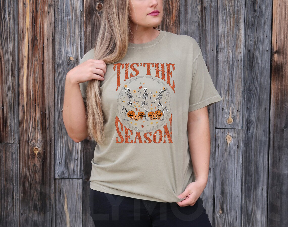 Tis the Season Graphic Tee product image 1